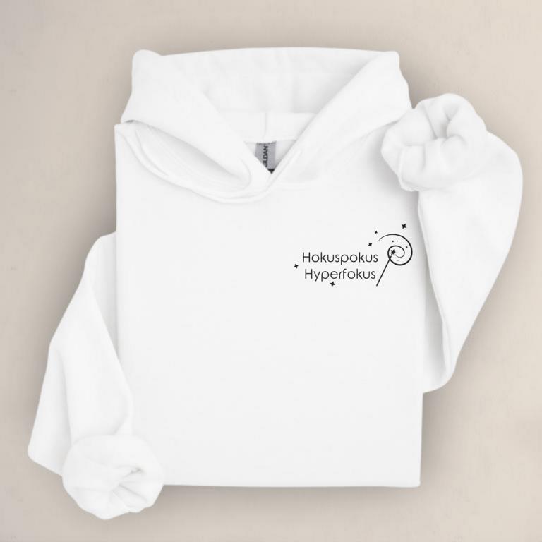 Gefalteter Hoodie mit minimalistischem Aufdruck „Hokuspokus Hyperfokus“ und Zauberstab-Illustration – humorvolles Statement für ADHS, AuDHD und Hyperfokus.