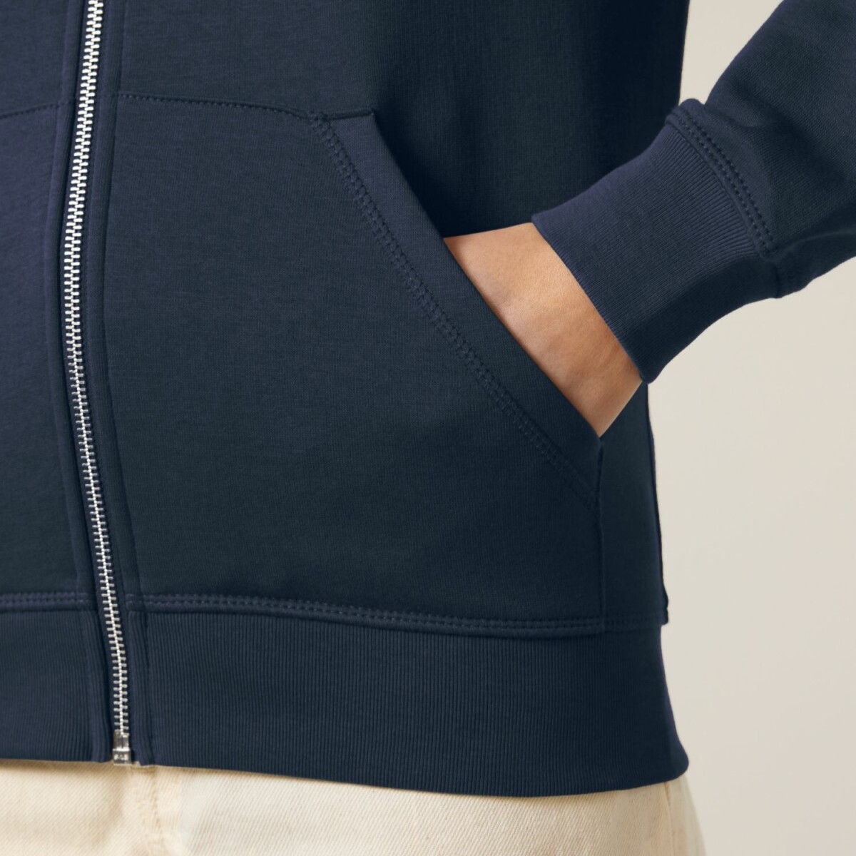 Statement Zipper-Hoodies mit Schriftzug „AuDHS – Mein Beitrag zur Neurodiversität“ – für Menschen mit Autismus und ADHS.